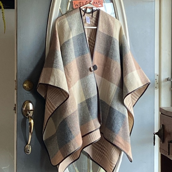 Liz Claiborne Jackets & Blazers - Liz Claiborne poncho EUC worn once reversible